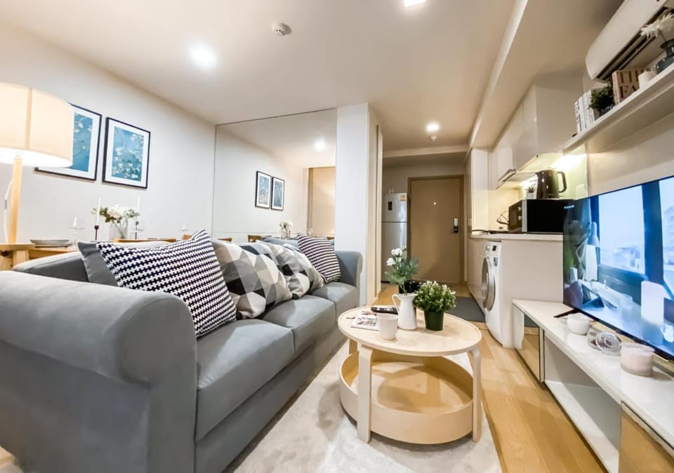 Tropical Apartment- Ultra Fast WiFi- BTS Thong Lor House in Bangkok