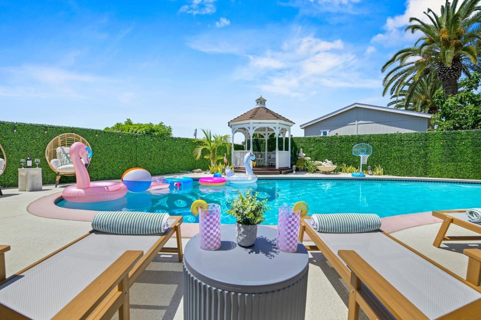 Ultimate Group Getaway - Pool, Spa, Views, Games! House in San Diego