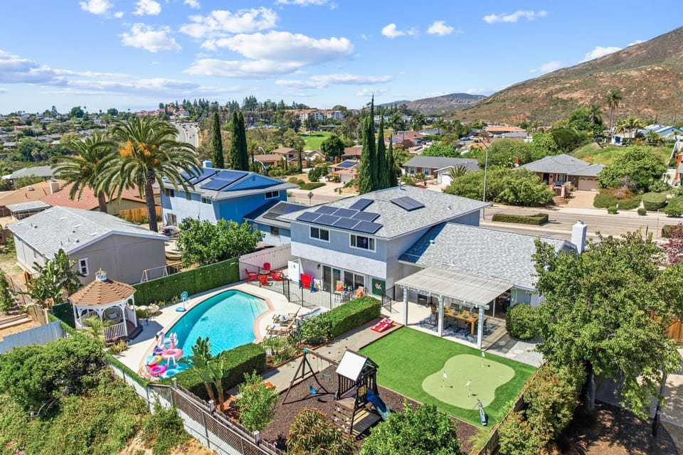 Ultimate Group Getaway - Pool, Spa, Views, Games! House in San Diego