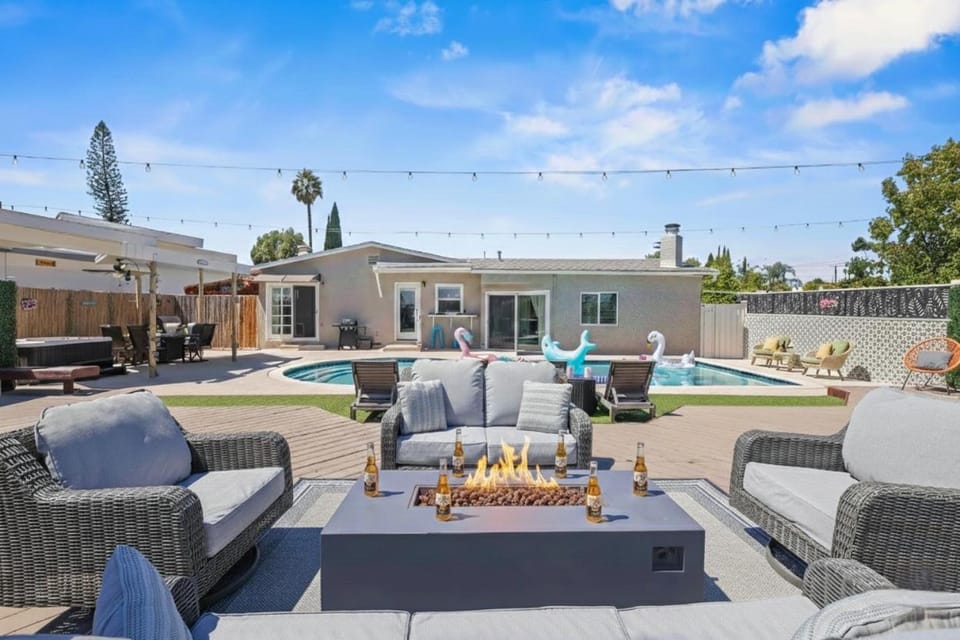 The Sky Lounge House in La Mesa