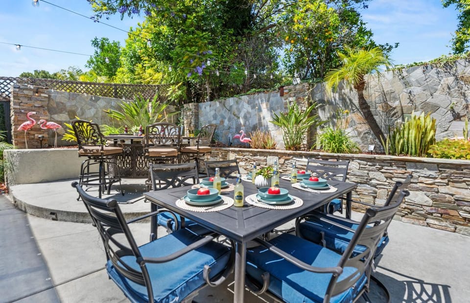 Charming Coastal Escape Resort-Style Walk-In Spa House in Vista