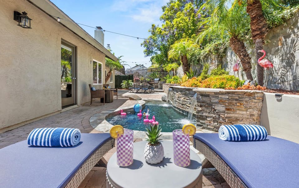 Charming Coastal Escape Resort-Style Walk-In Spa House in Vista
