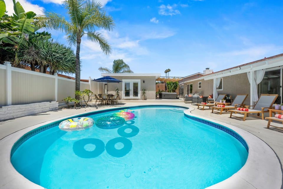 California Dreamin Resort-Style Pool House House in La Mesa
