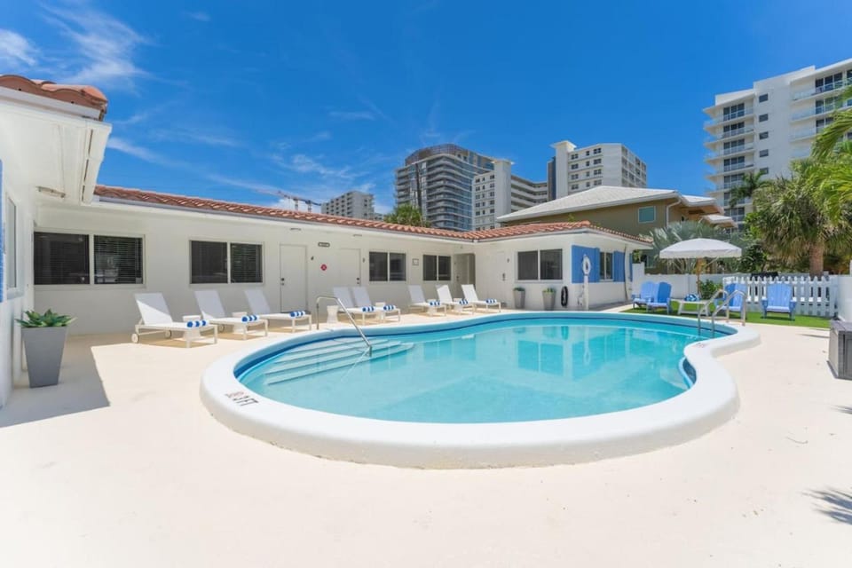 Pool view, Swimming pool