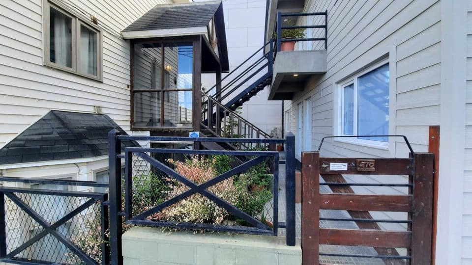 Patio, Facade/entrance