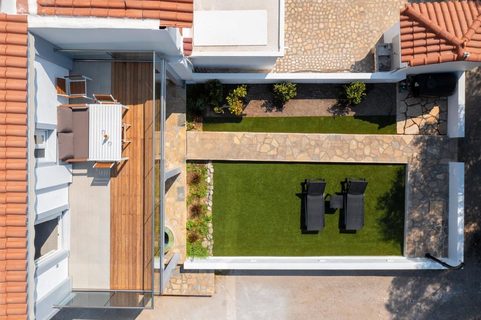 Property building, Day, Garden