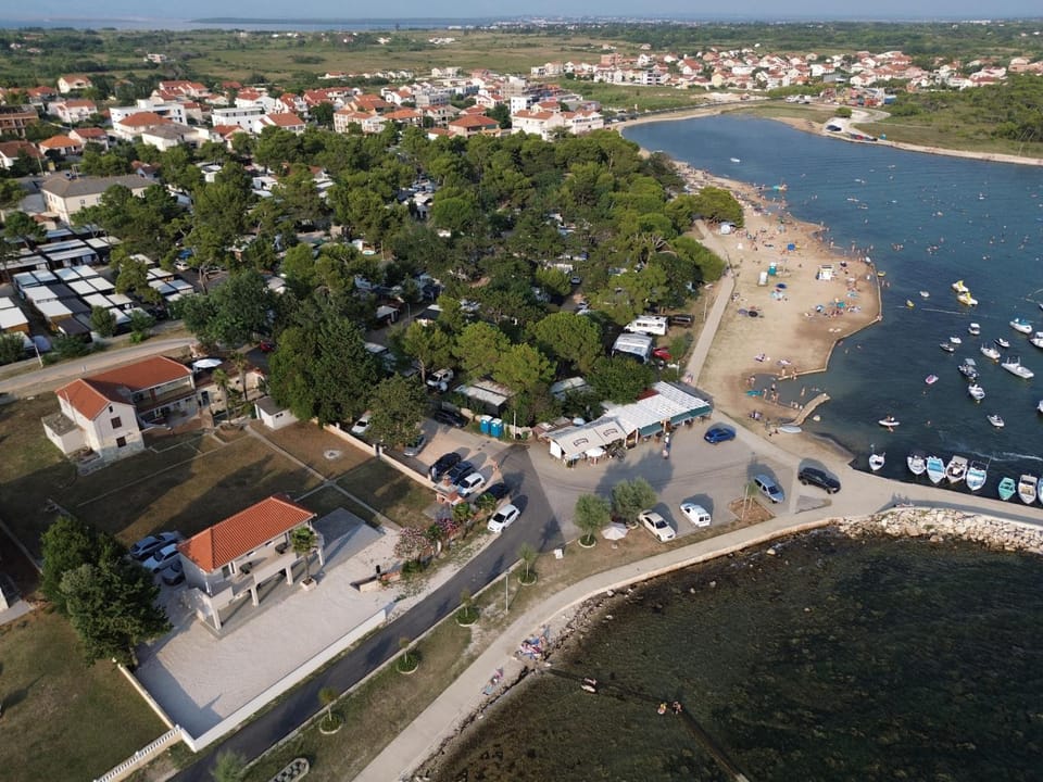 Beach, Location