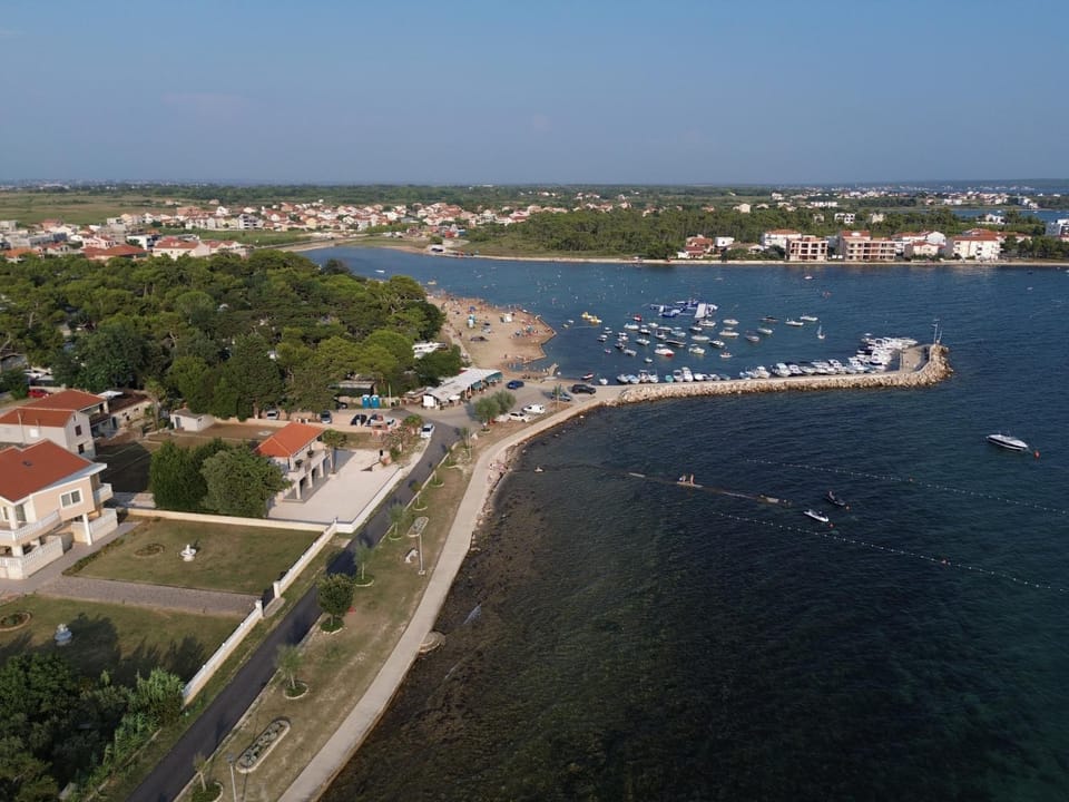 Beach, Location