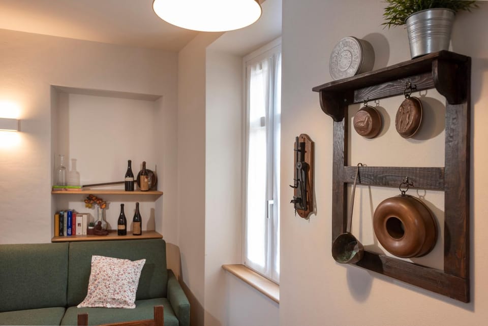 Living room, Decorative detail, Seating area