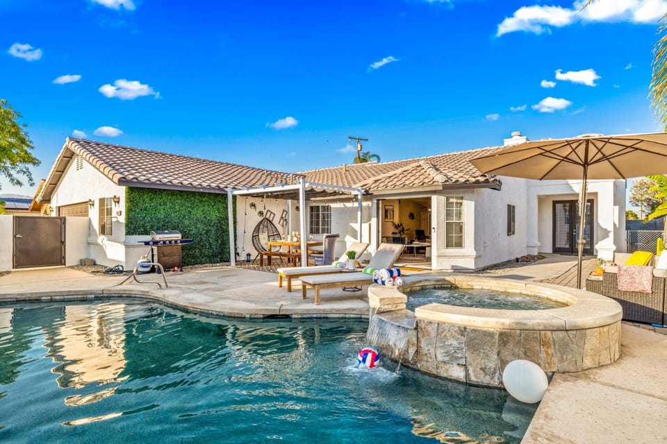 Pool view, Pool view
