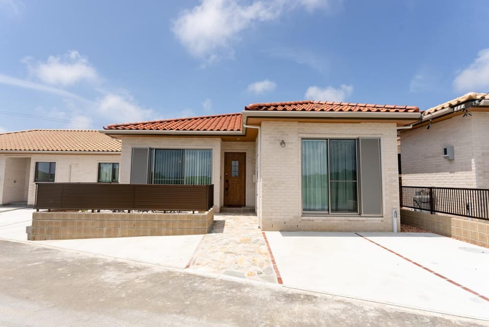 Property building, Day