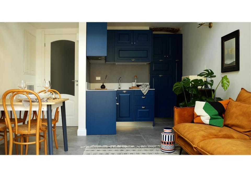 Kitchen or kitchenette, Living room, Seating area, Dining area, stove