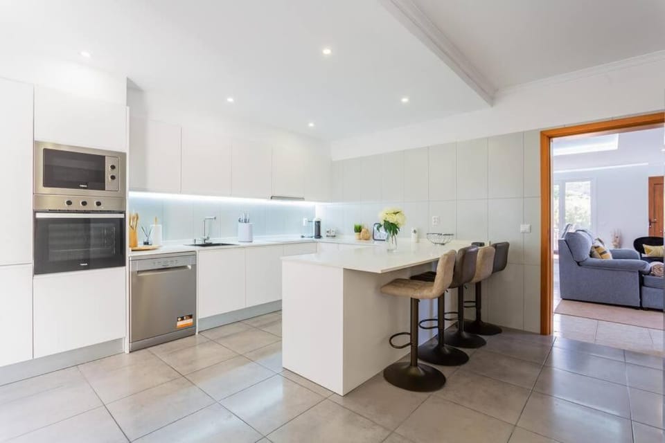 Kitchen or kitchenette, Dining area, dishwasher, oven, stove