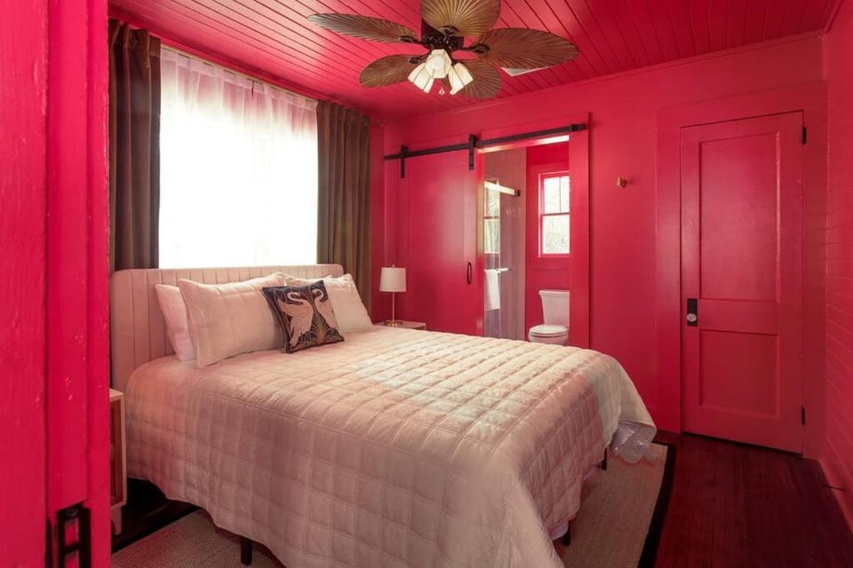 The Swan - Vibrant East Hill Getaway Villa in Pensacola