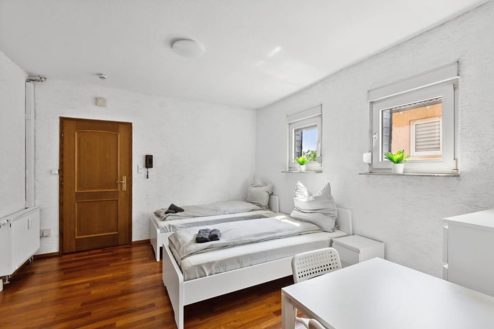 Bed, Photo of the whole room, Seating area, Bedroom, towels