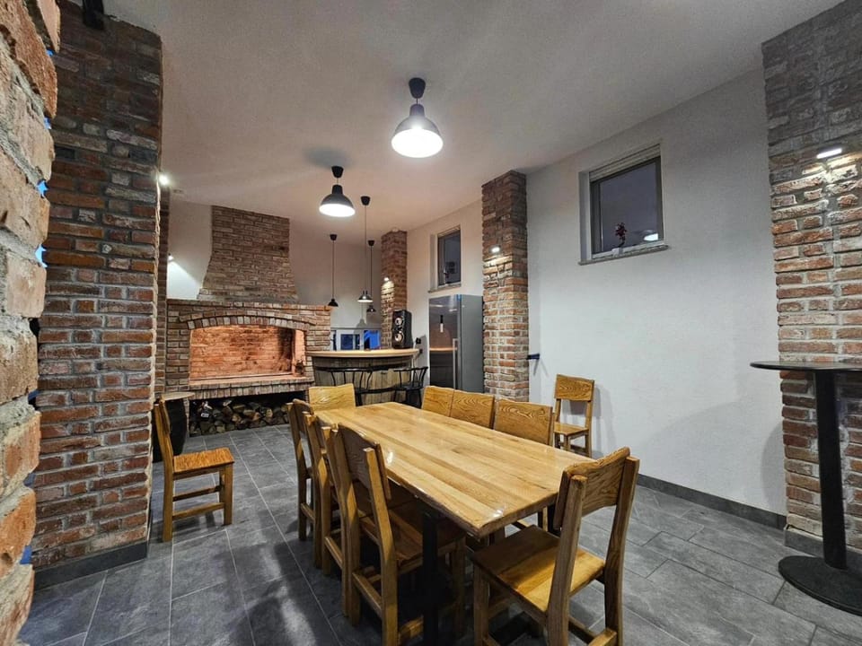 Kitchen or kitchenette, Dining area, minibar, pet friendly, stove