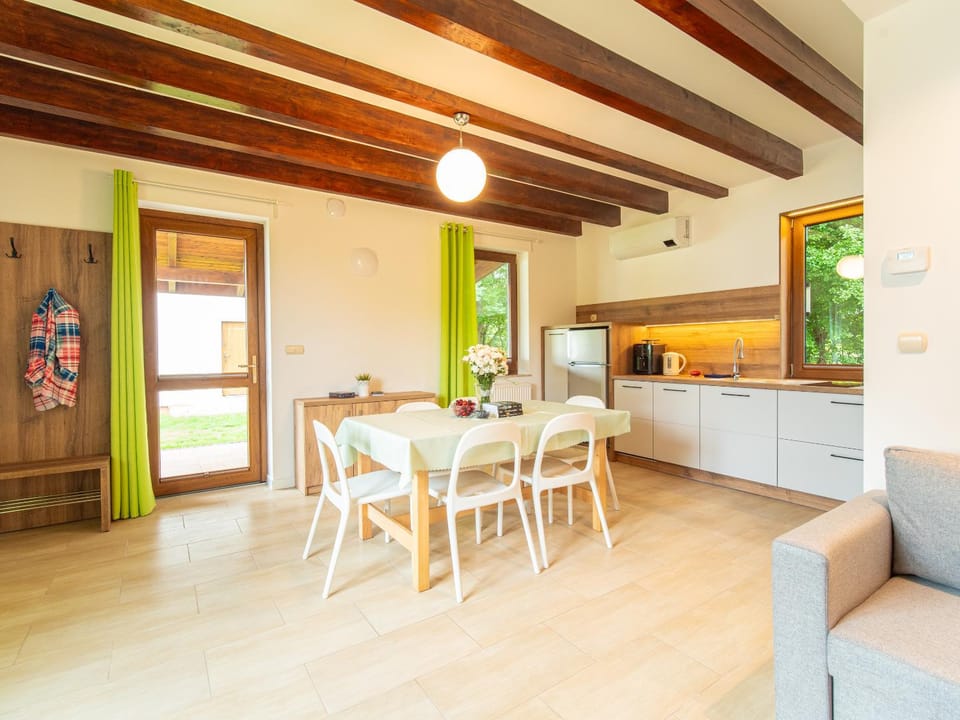 Dining area, kitchen