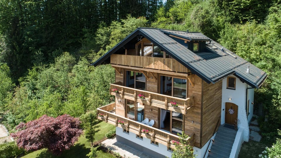 Property building, Facade/entrance, Neighbourhood, Natural landscape, Bird's eye view, Garden, Quiet street view