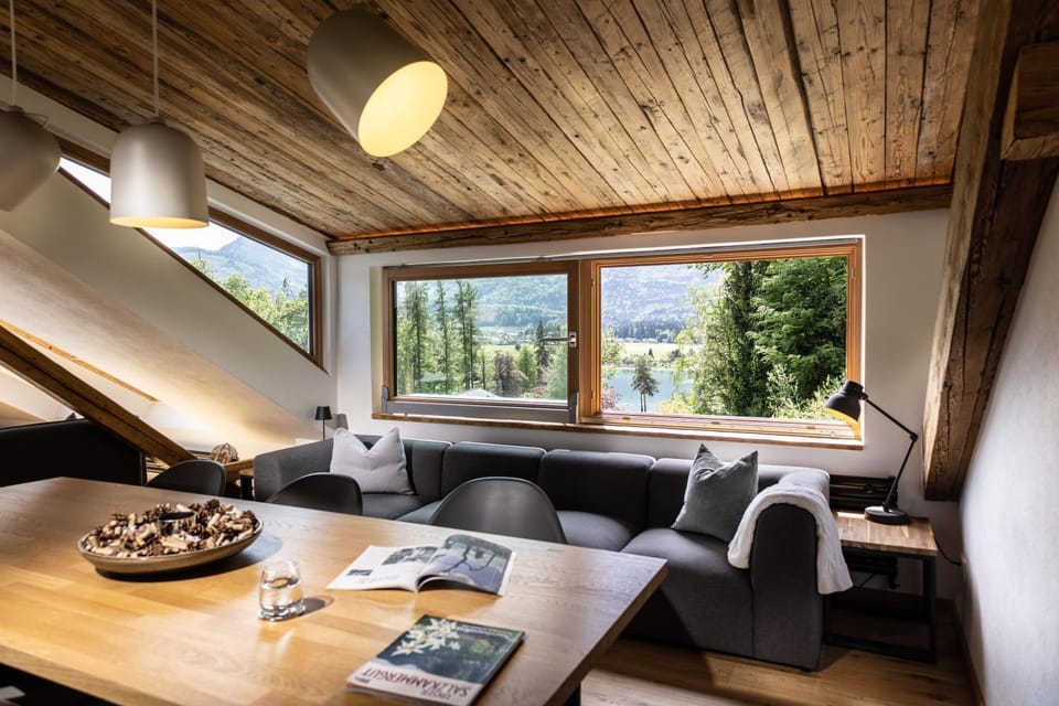 Seating area, Dining area, Lake view