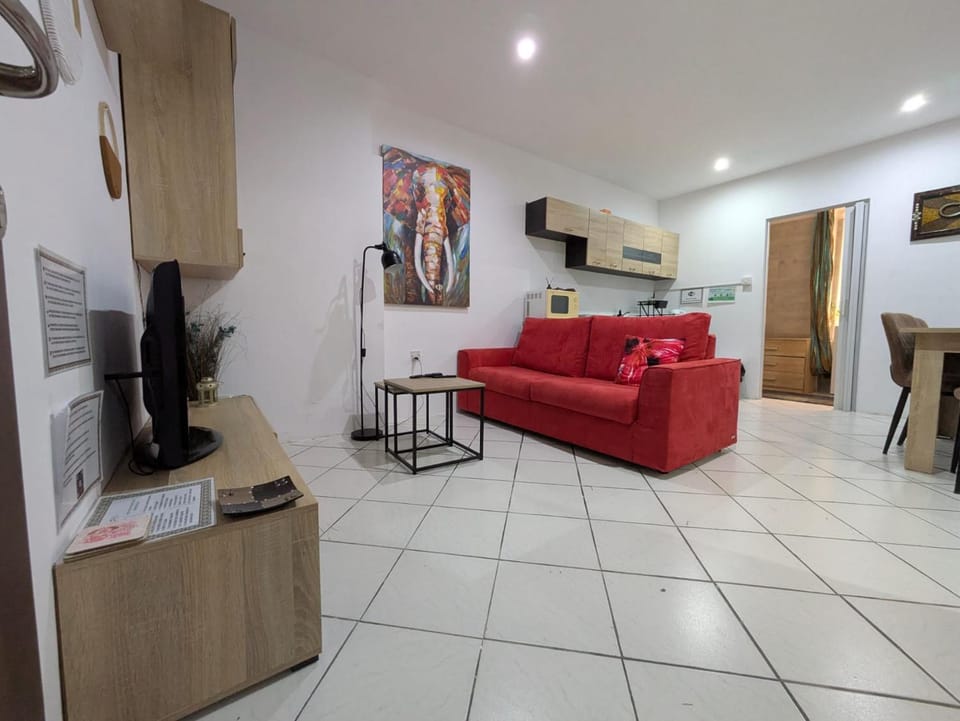 Communal lounge/ TV room, TV and multimedia, Kitchen or kitchenette, Living room, Seating area, Dining area, Evening entertainment