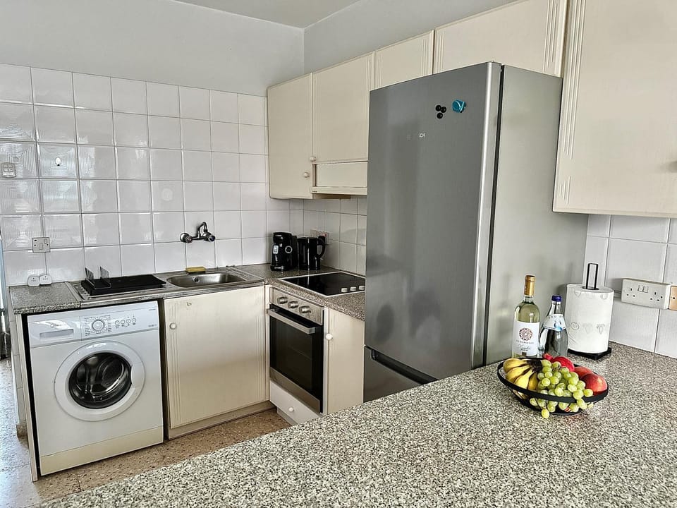 Coffee/tea facilities, Kitchen or kitchenette, oven