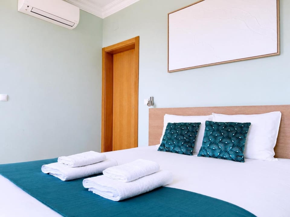 Bedroom, air conditioner