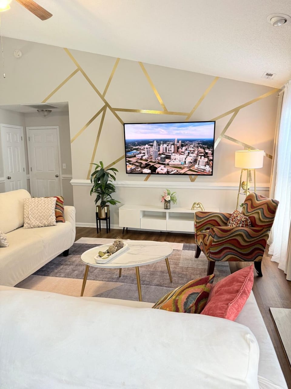 TV and multimedia, Living room, Photo of the whole room, Seating area