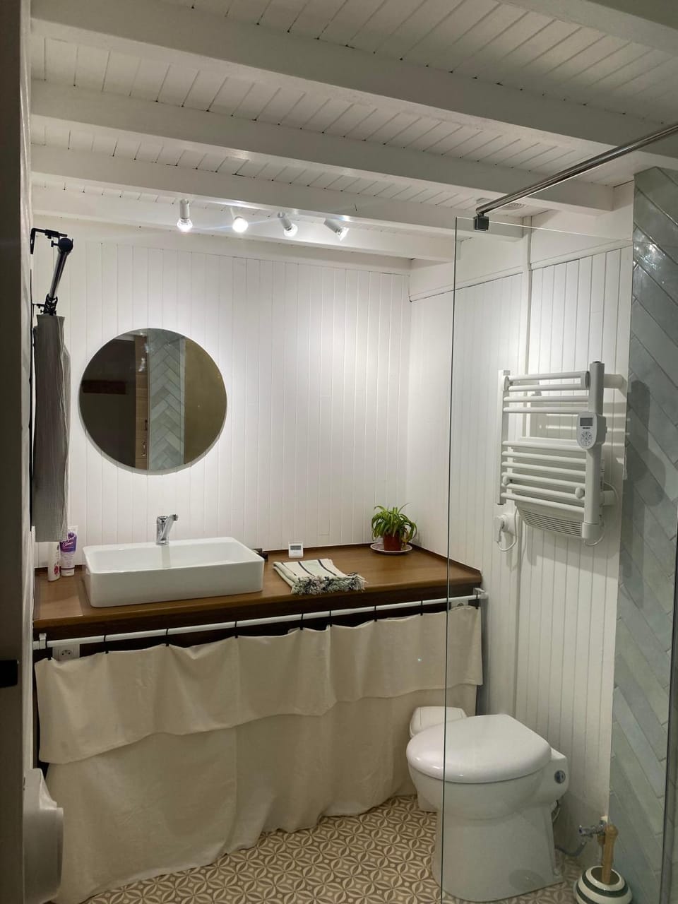 Shower, Toilet, Bathroom