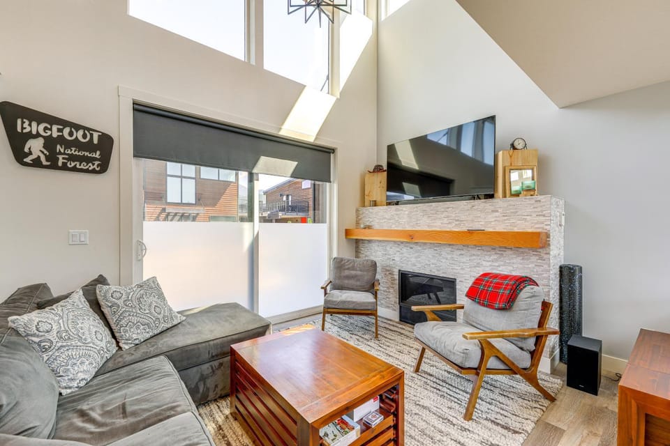 1 Mi to Lake: Upscale Condo in Whitefish Resort House in Whitefish