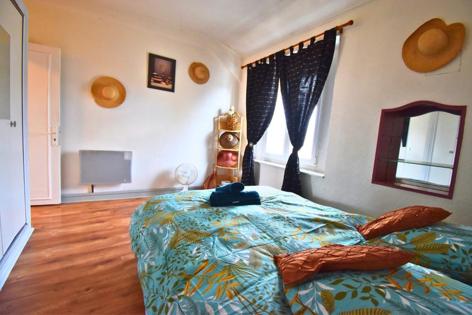 Bed, Photo of the whole room, Bedroom, towels, wardrobe