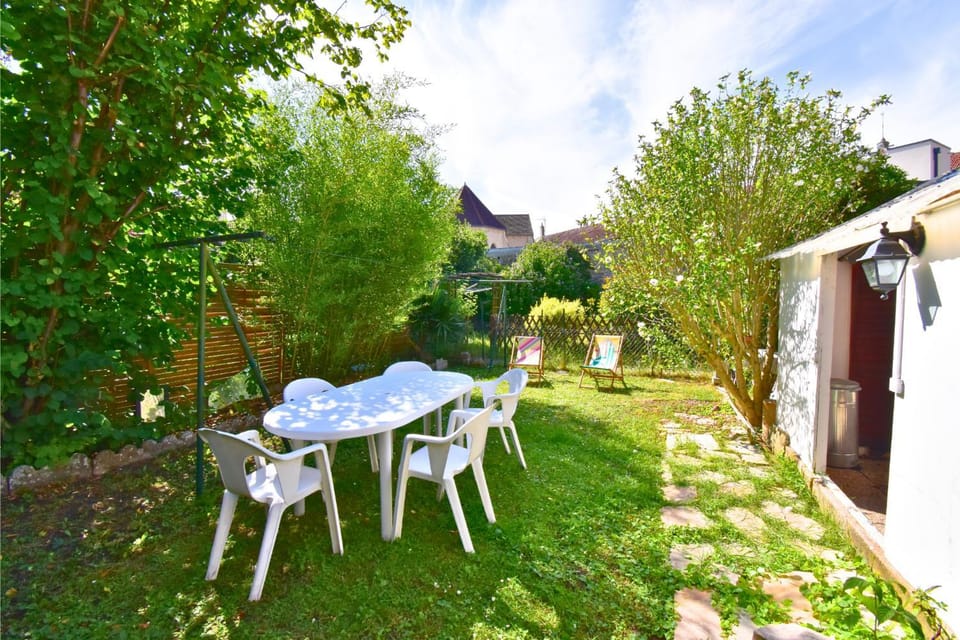 Day, Garden, Garden, Dining area