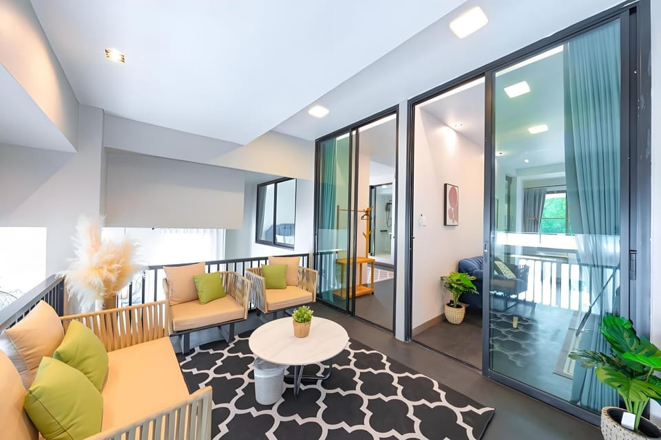 Seating area, Dining area