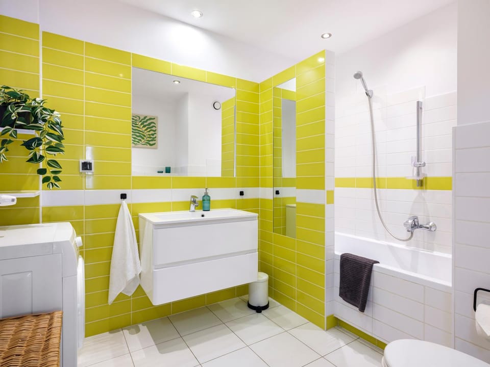 Shower, Toilet, Bathroom, Bath, towels