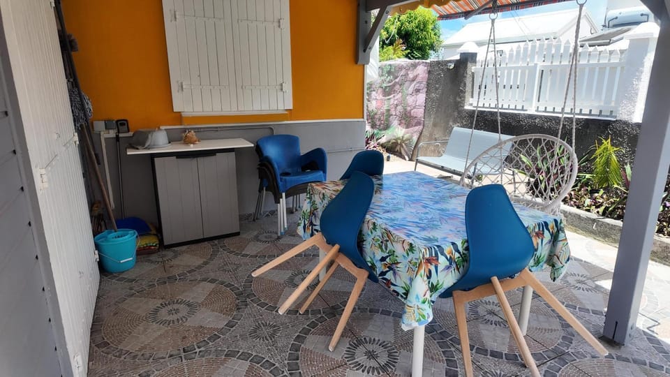 Patio, Day, Balcony/Terrace, Dining area