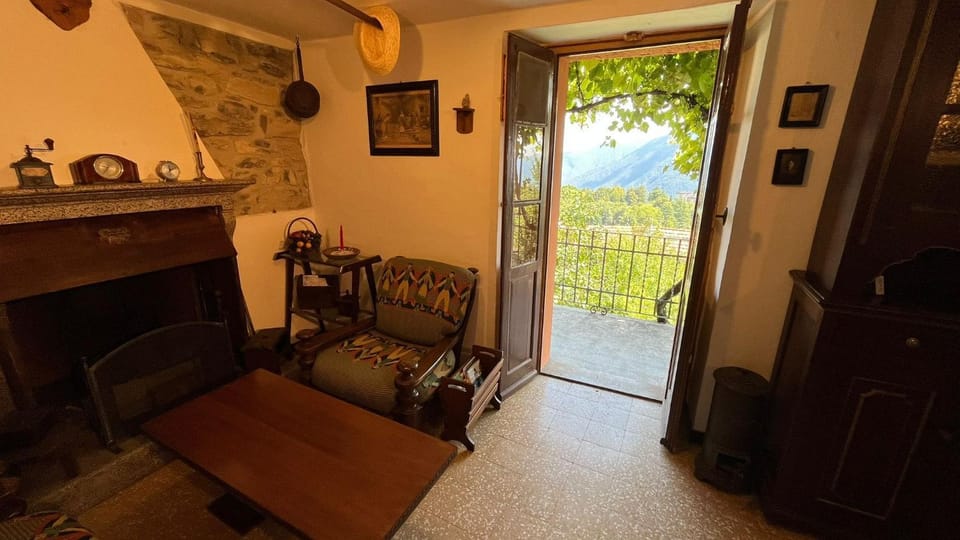 Natural landscape, View (from property/room), Balcony/Terrace, Living room, Seating area, fireplace