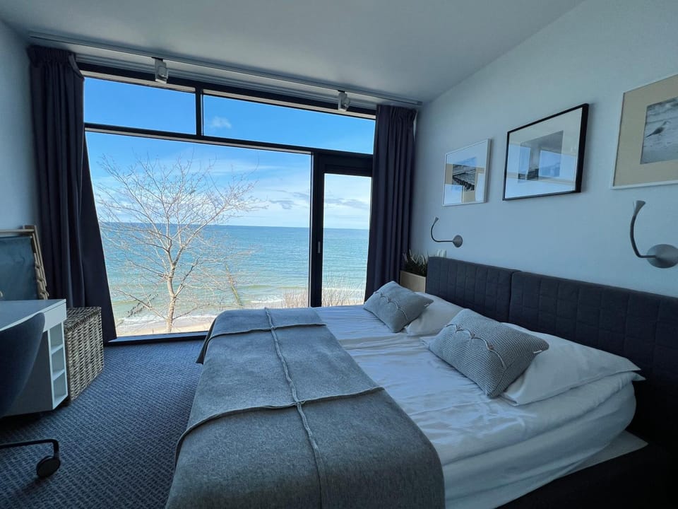 Bed, Photo of the whole room, Seating area, Bedroom, Sea view