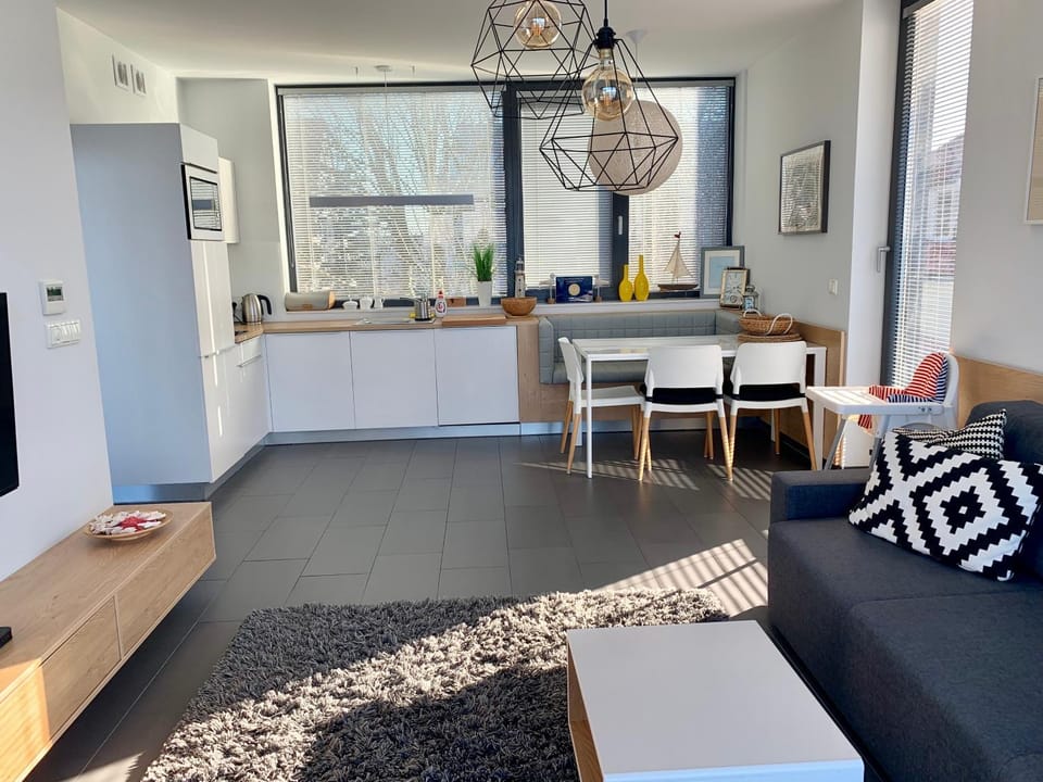 Kitchen or kitchenette, Living room, Seating area, Dining area, minibar, stove