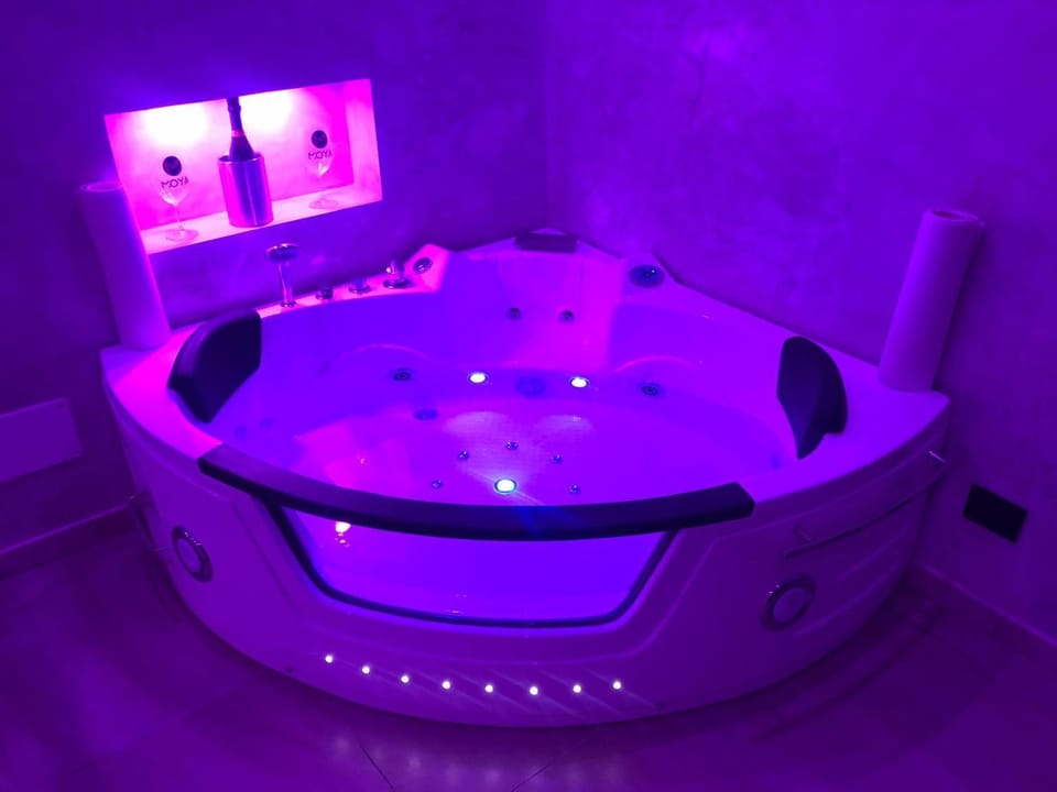 Hot Tub, Hot Tub