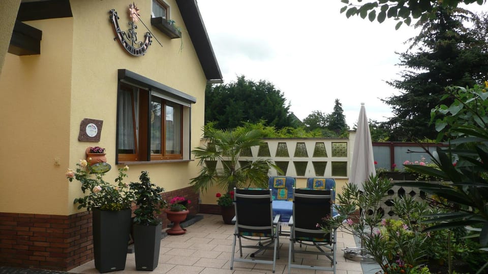 Facade/entrance, Balcony/Terrace, Seating area