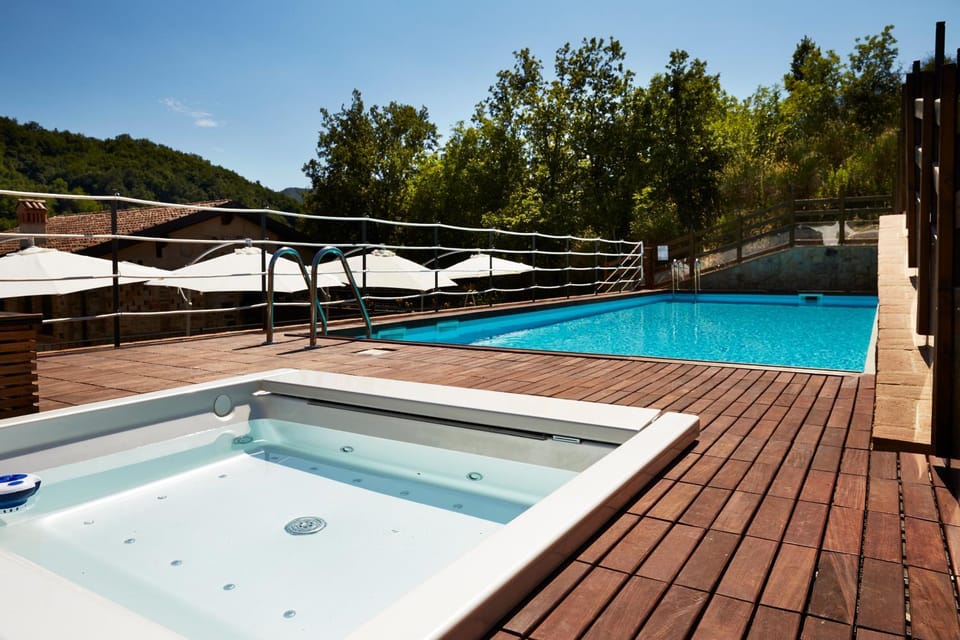 Hot Tub, Swimming pool