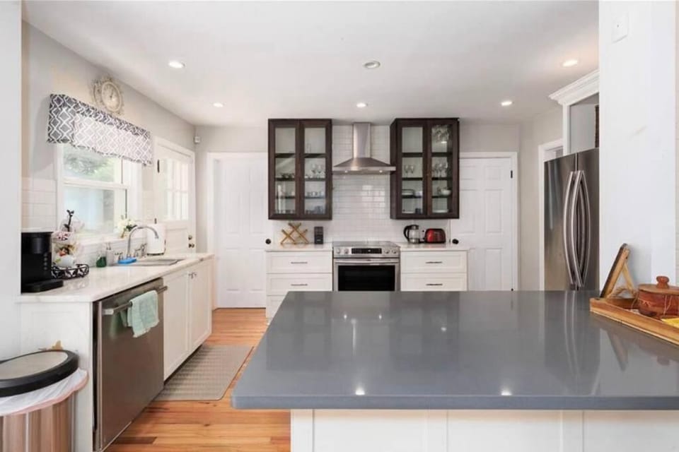 Classy utopian escape near Emory House in Decatur
