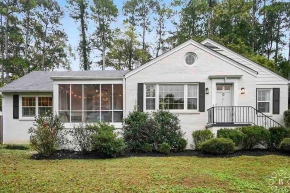 Classy utopian escape near Emory House in Decatur