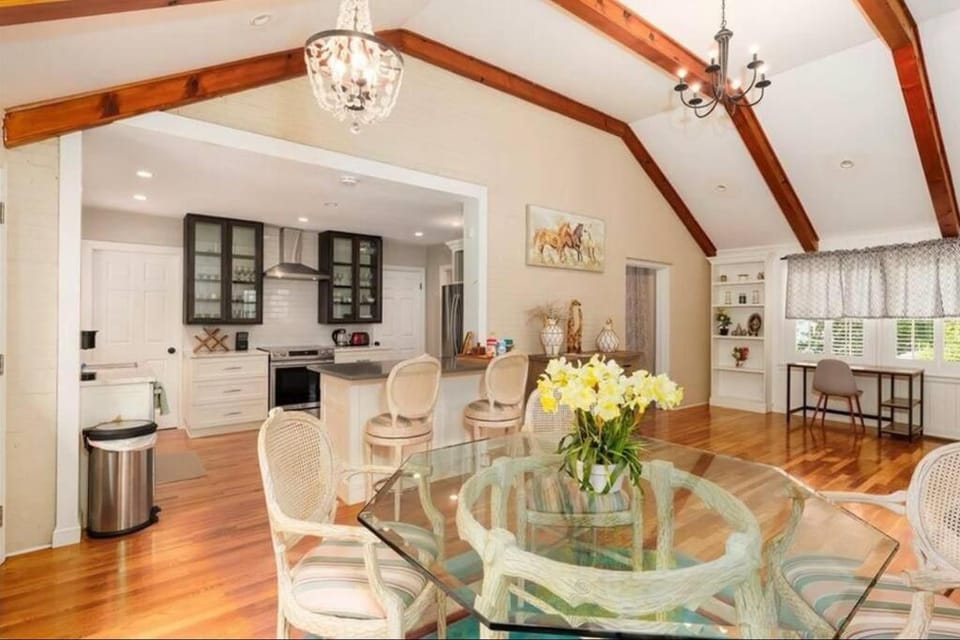 Classy utopian escape near Emory House in Decatur