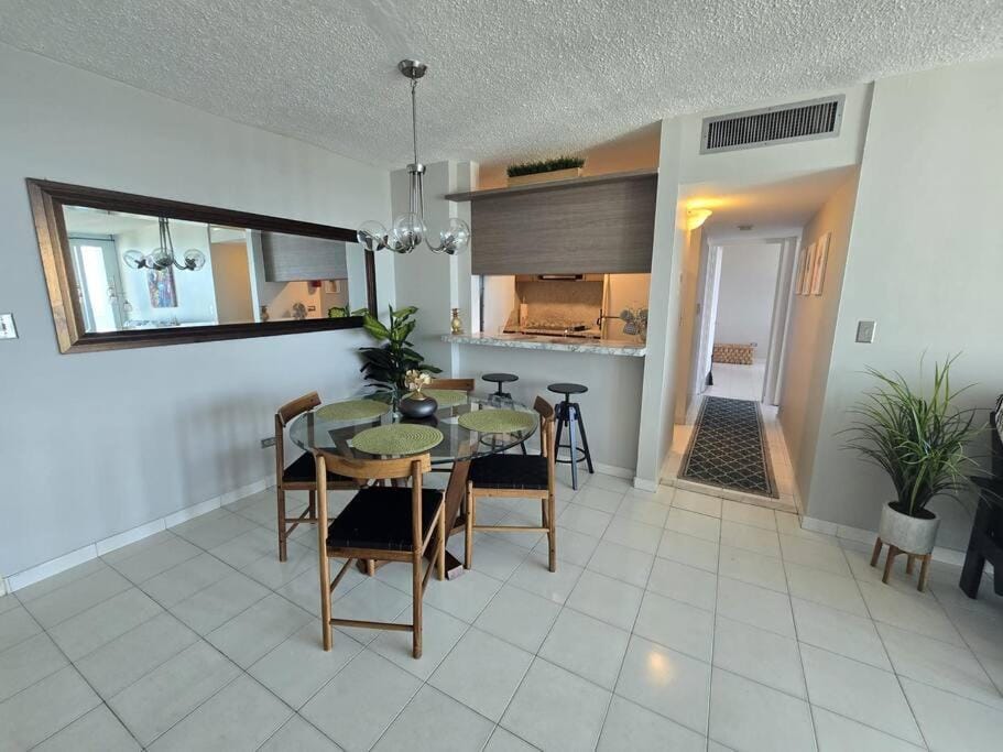 Kitchen or kitchenette, Dining area, air conditioner