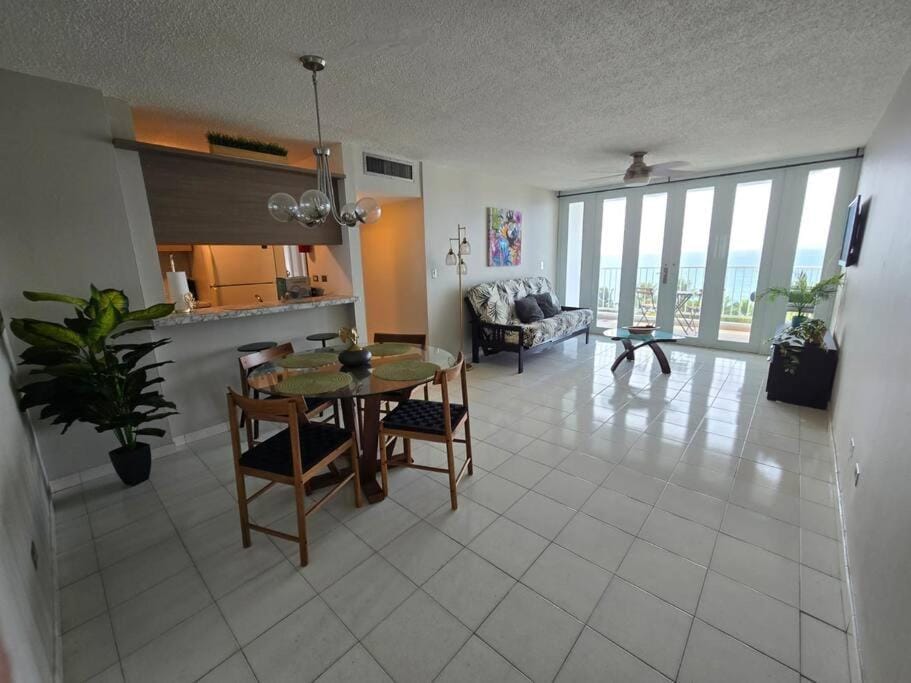 Kitchen or kitchenette, Living room, Seating area, Dining area