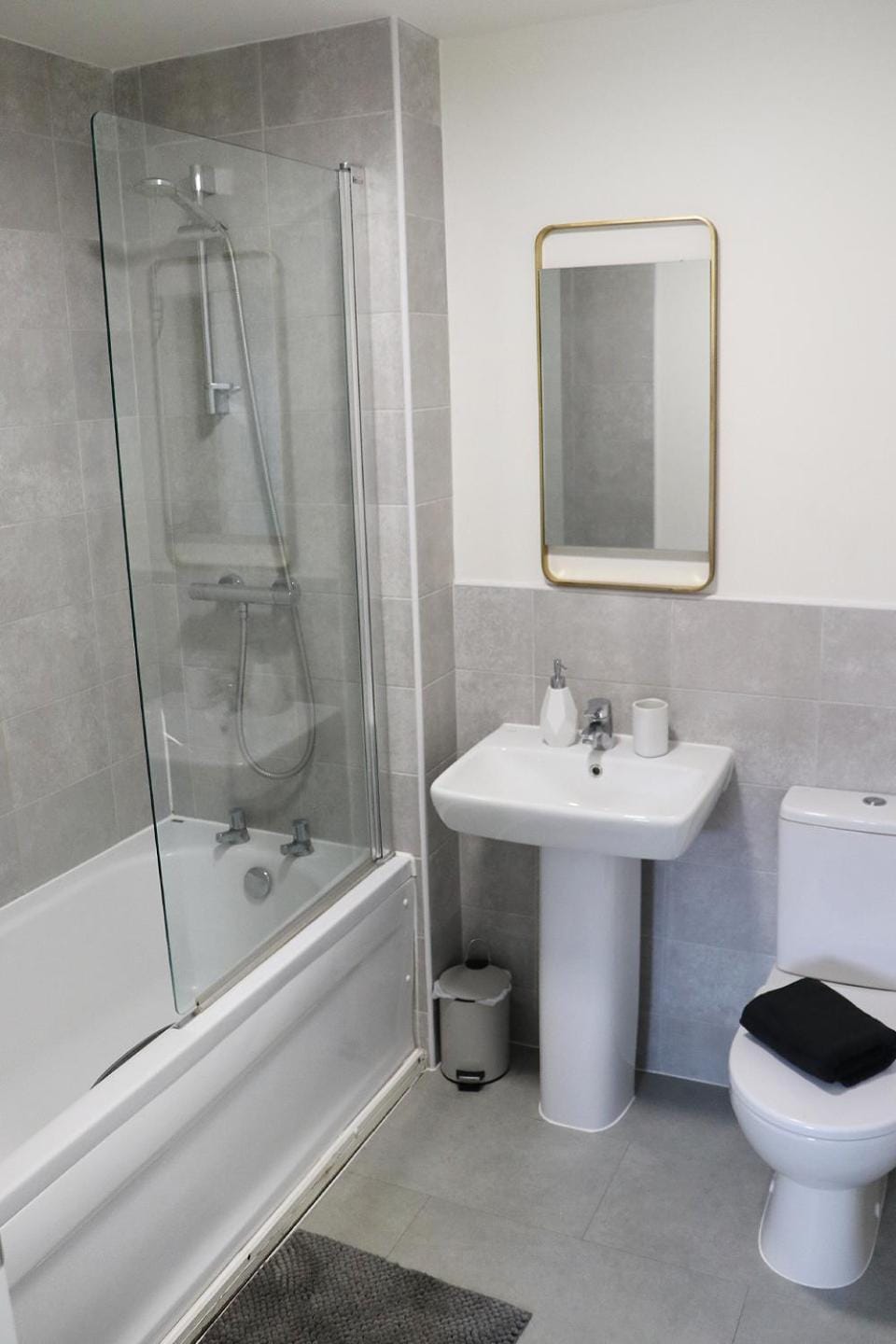 Shower, Toilet, Bathroom, Bath, towels, towels