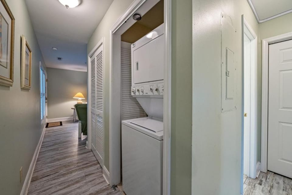 Phenomenal 2 Bedroom Condo at Island Palms! Sleeps 6! House in North Myrtle Beach