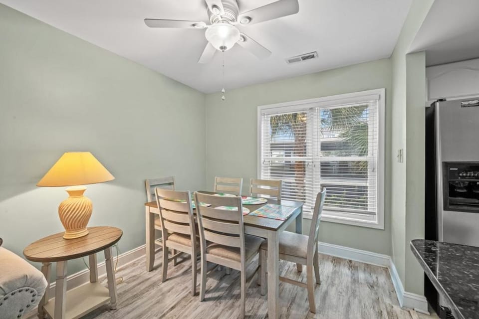 Phenomenal 2 Bedroom Condo at Island Palms! Sleeps 6! House in North Myrtle Beach