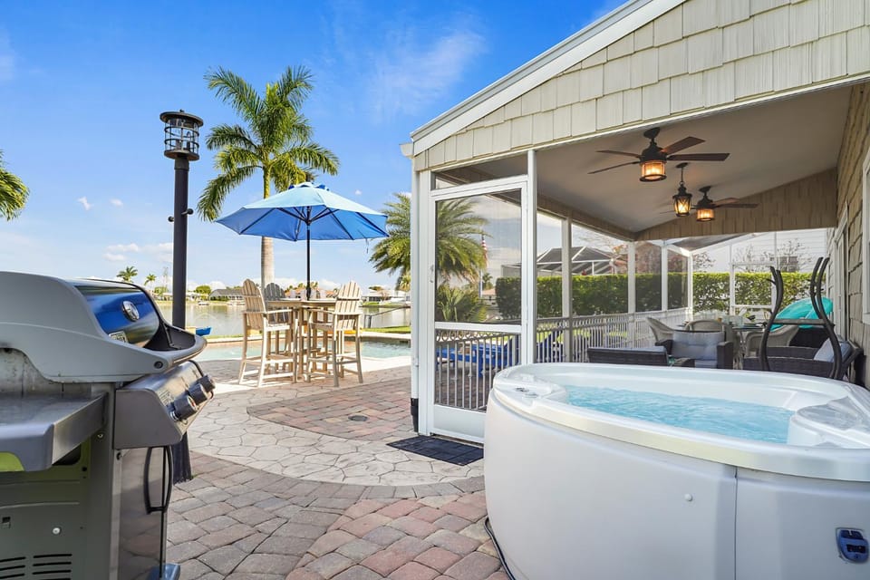 Patio, Natural landscape, Hot Tub, Balcony/Terrace, Pool view, Swimming pool, sunbed