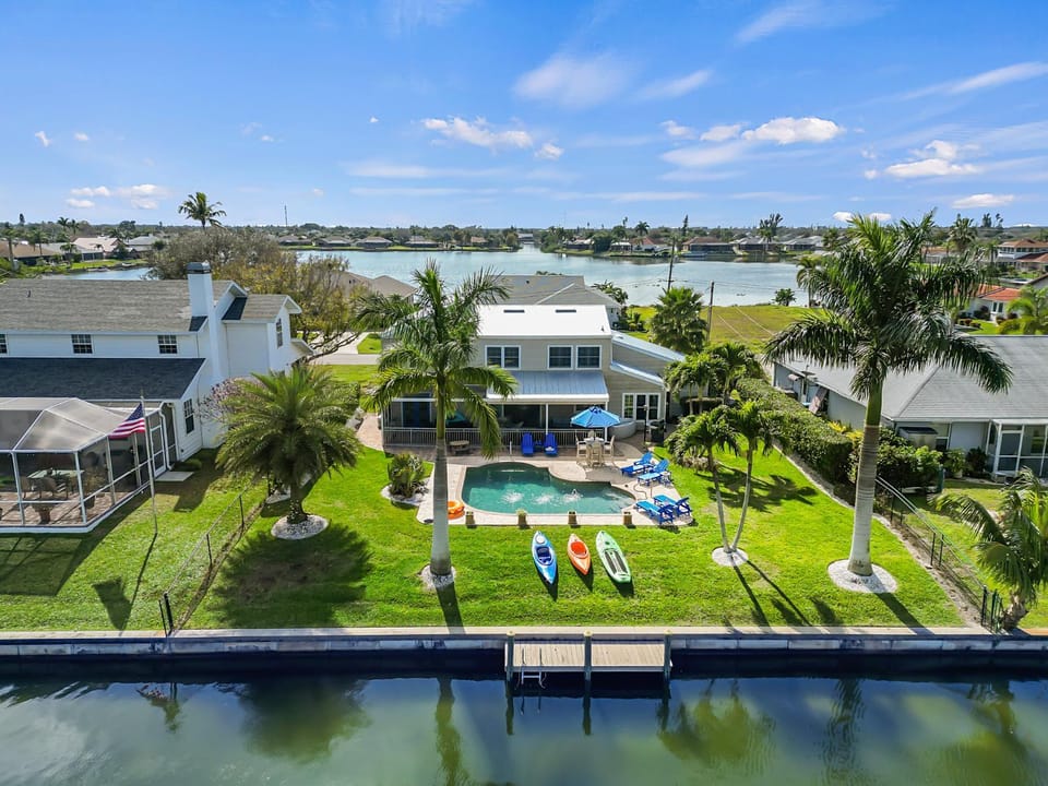 Property building, Patio, Natural landscape, Bird's eye view, Fishing, Garden, Lake view, Pool view, Swimming pool, sunbed